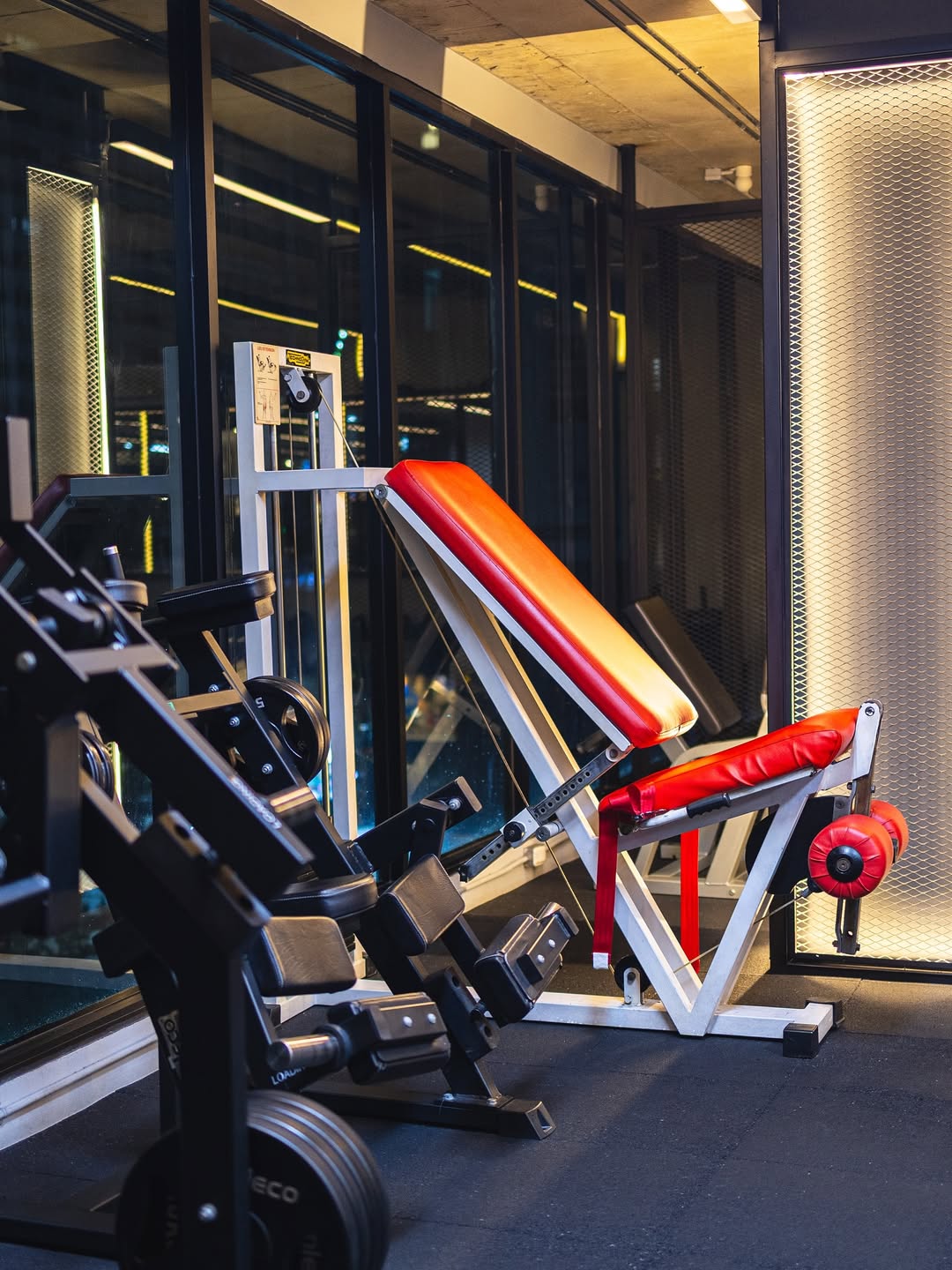 Leg extension machine